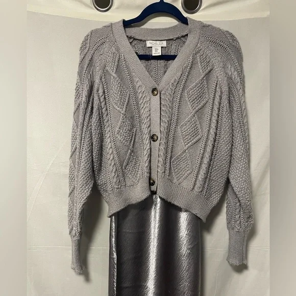 Elegant Gray Knit Cardigan and Silver Dress Set - Picture 2 of 6